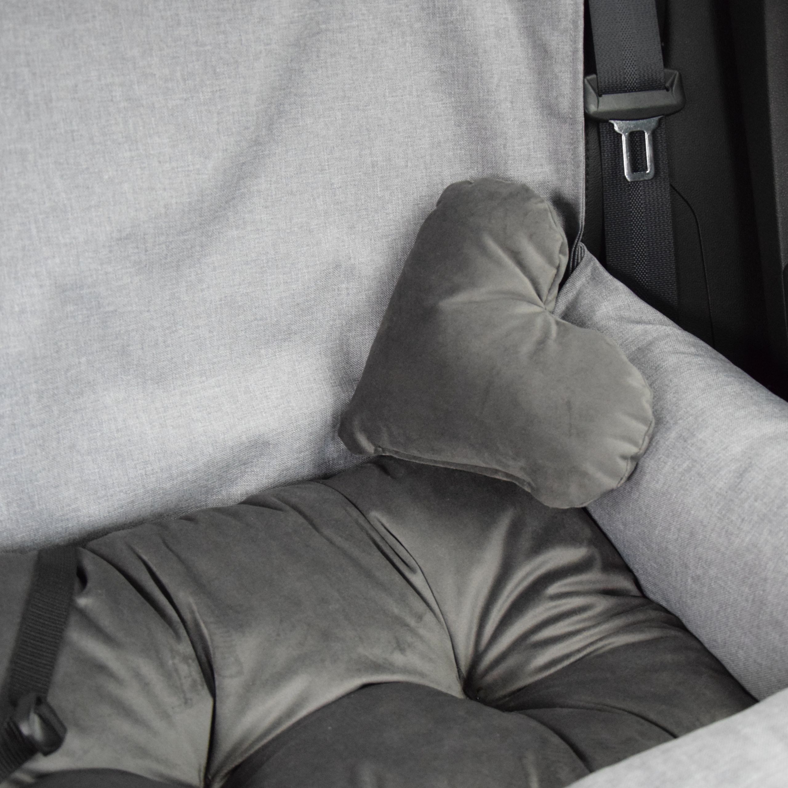 KryKas-fotelik samochodowy dla psa Exclusive - poduszka serduszko