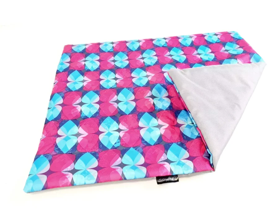 Uniwersalna mata wzór Kropelki- z powłoką odpychającą wodę 80x70cm