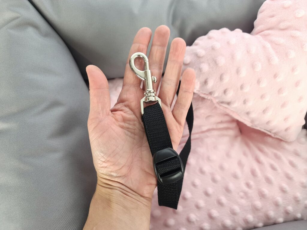 KryKas - fotelik samochodowy dla psa Silver Line Plus Minky- smycz z karabińczykiem